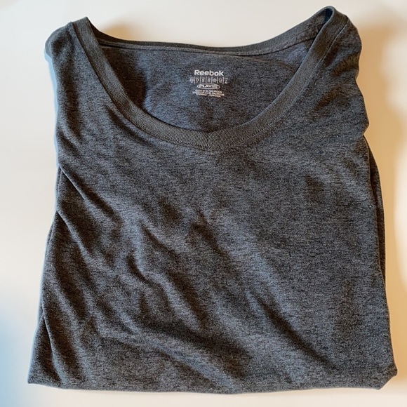 2 Grey Athletic T-Shirts Large Reebok Under Armour - Picture 5 of 7